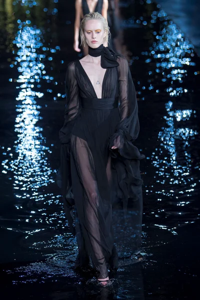 Look 64